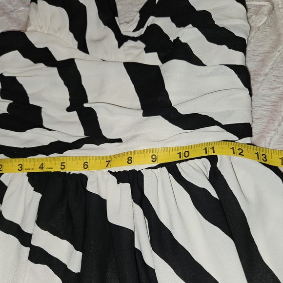 Zebra print one shoulder Express dress - Picture 7 of 7